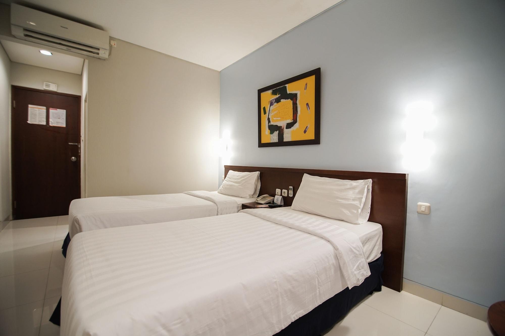 Sofyan Hotel Soepomo Jakarta Exterior foto