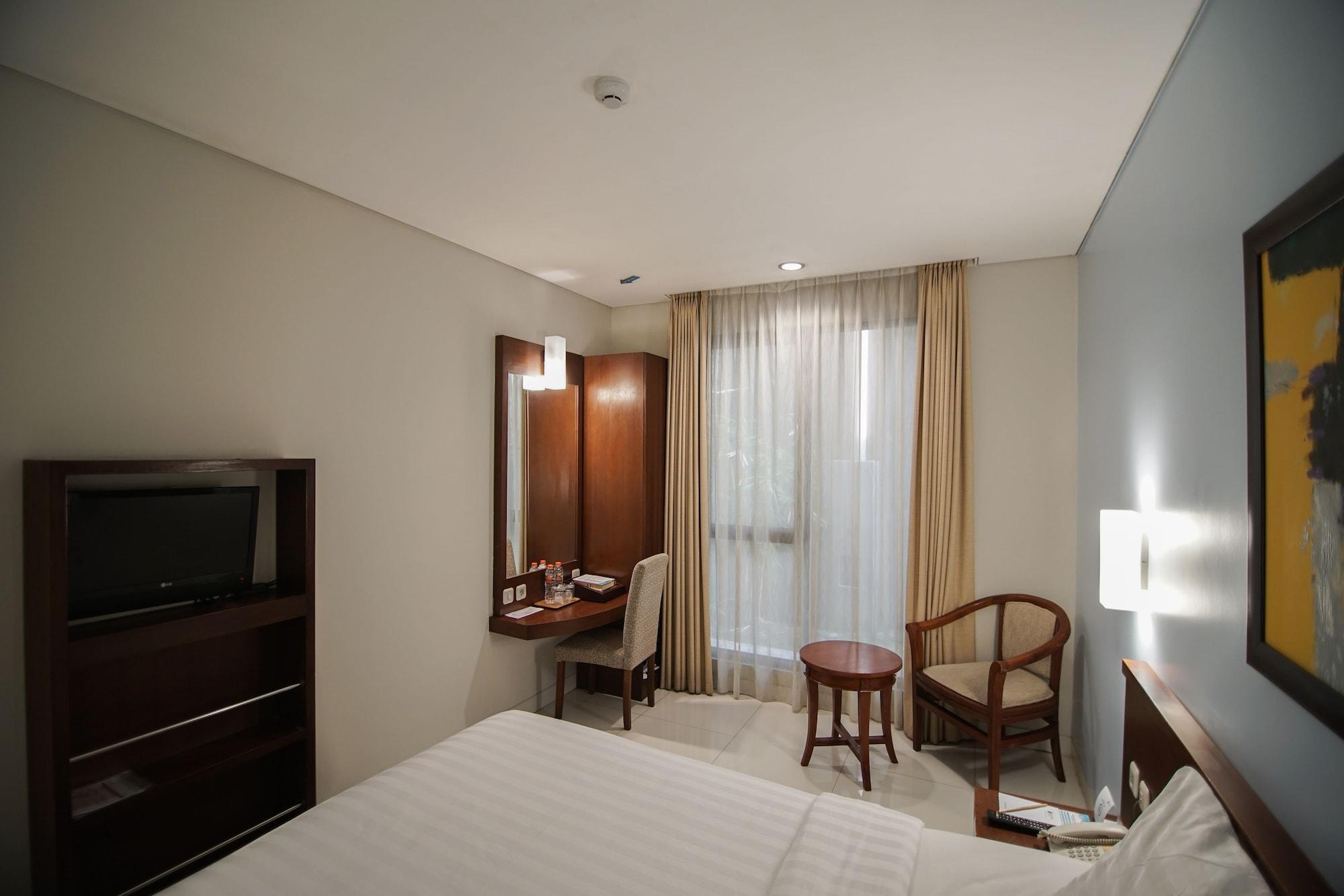Sofyan Hotel Soepomo Jakarta Exterior foto