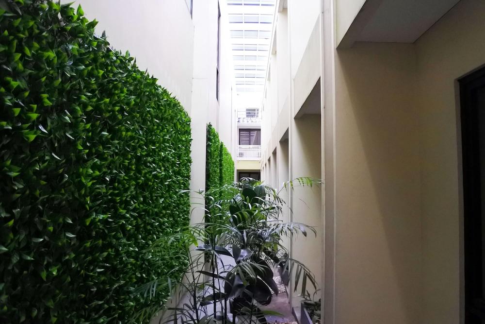 Sofyan Hotel Soepomo Jakarta Exterior foto