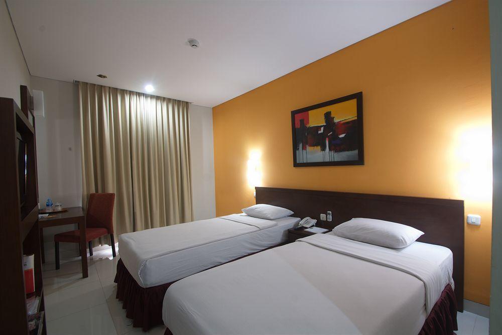 Sofyan Hotel Soepomo Jakarta Exterior foto