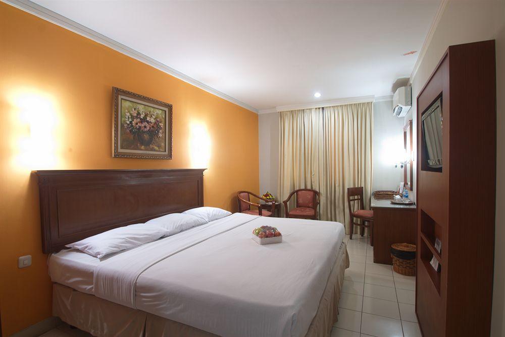 Sofyan Hotel Soepomo Jakarta Exterior foto