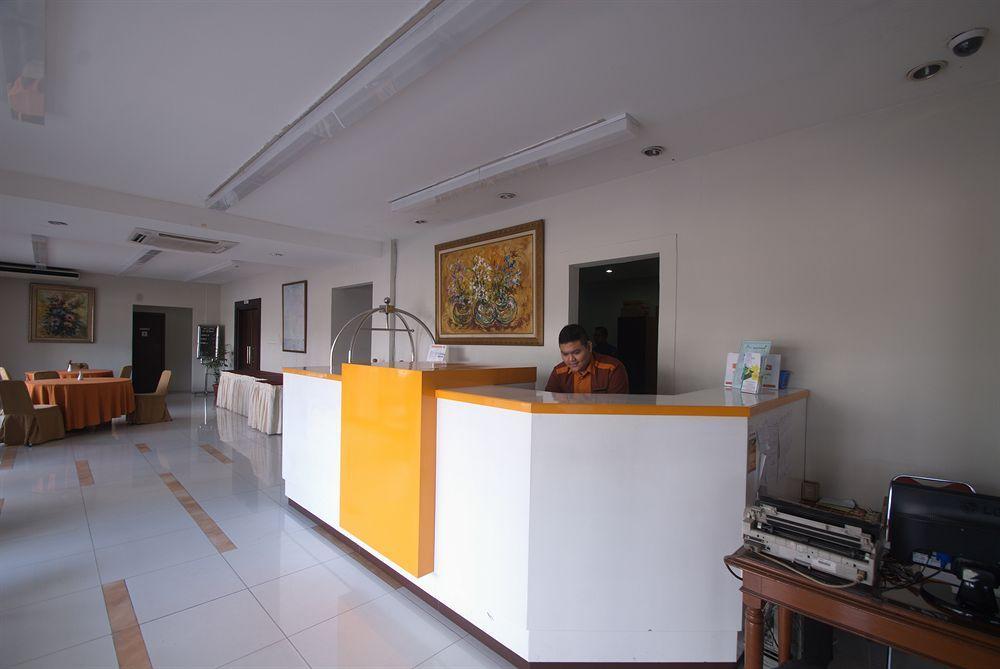 Sofyan Hotel Soepomo Jakarta Exterior foto