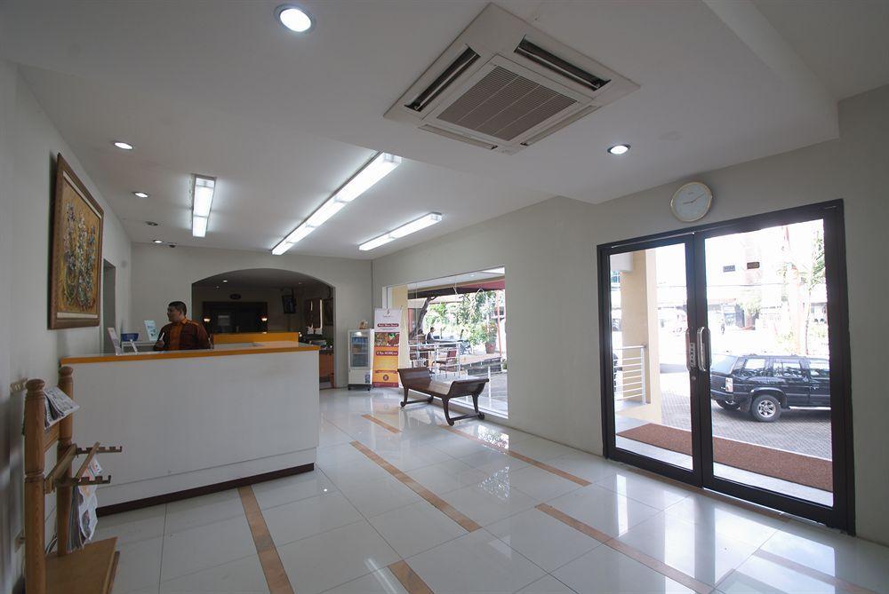 Sofyan Hotel Soepomo Jakarta Exterior foto