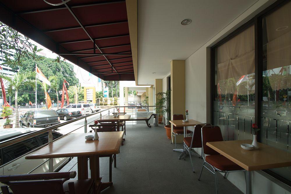 Sofyan Hotel Soepomo Jakarta Exterior foto