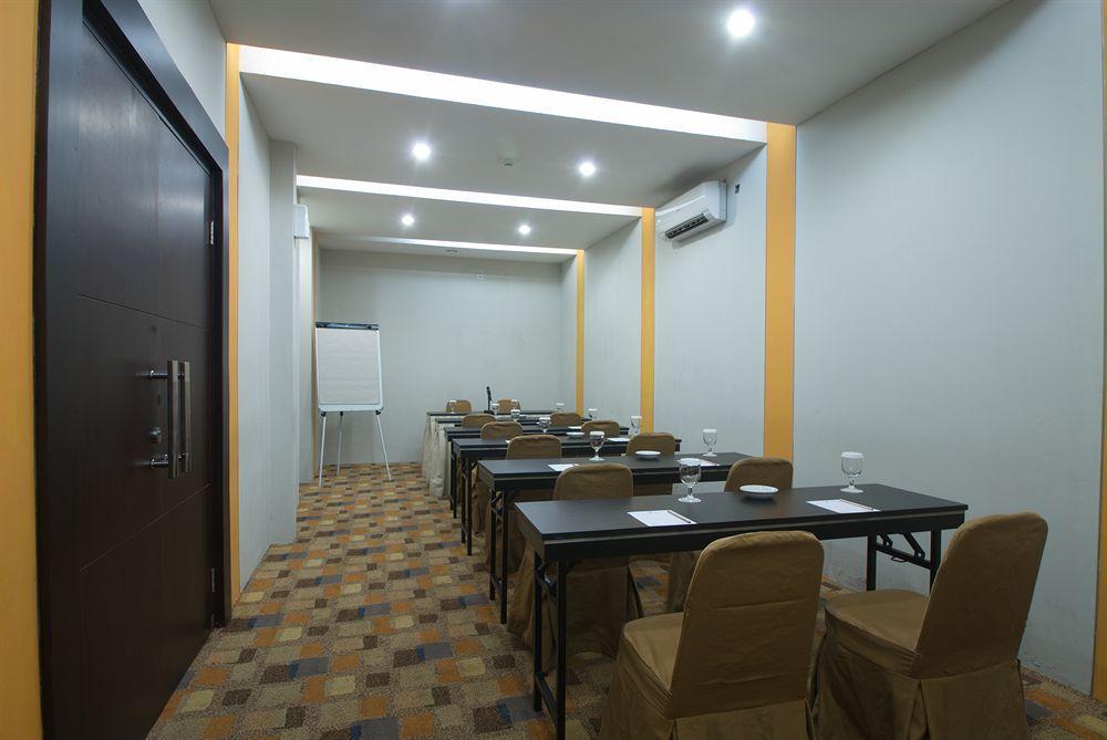 Sofyan Hotel Soepomo Jakarta Exterior foto