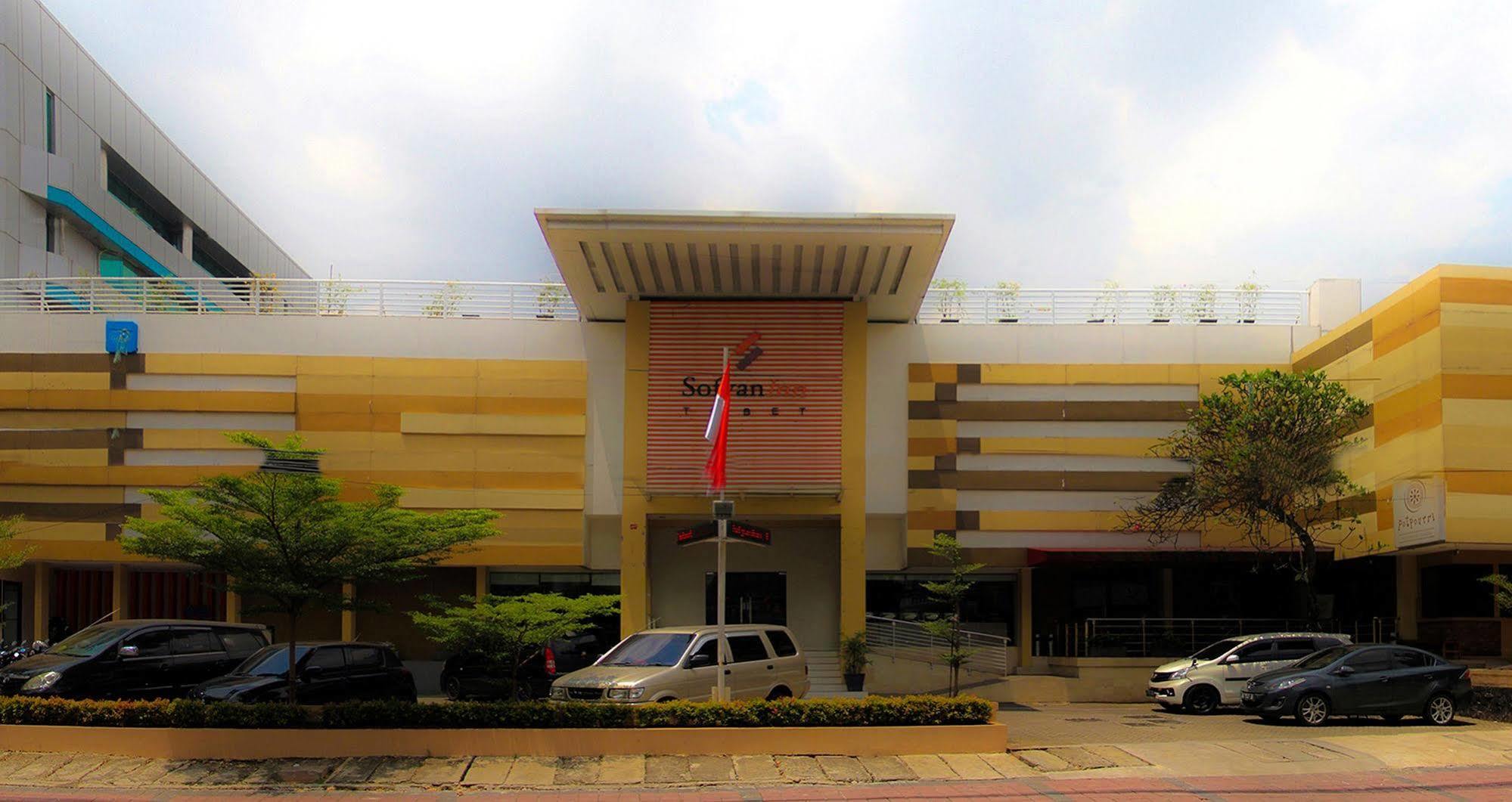 Sofyan Hotel Soepomo Jakarta Exterior foto