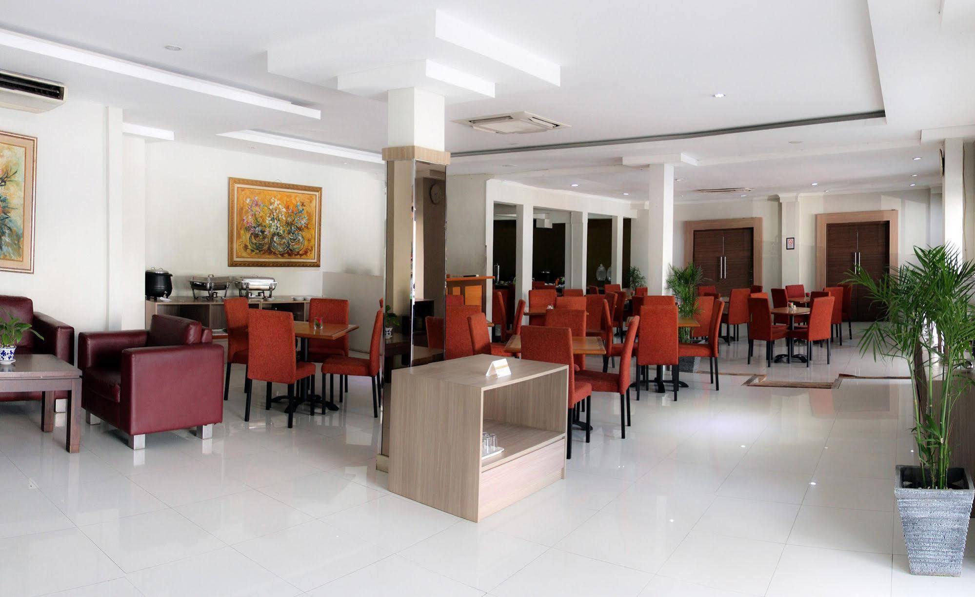 Sofyan Hotel Soepomo Jakarta Exterior foto