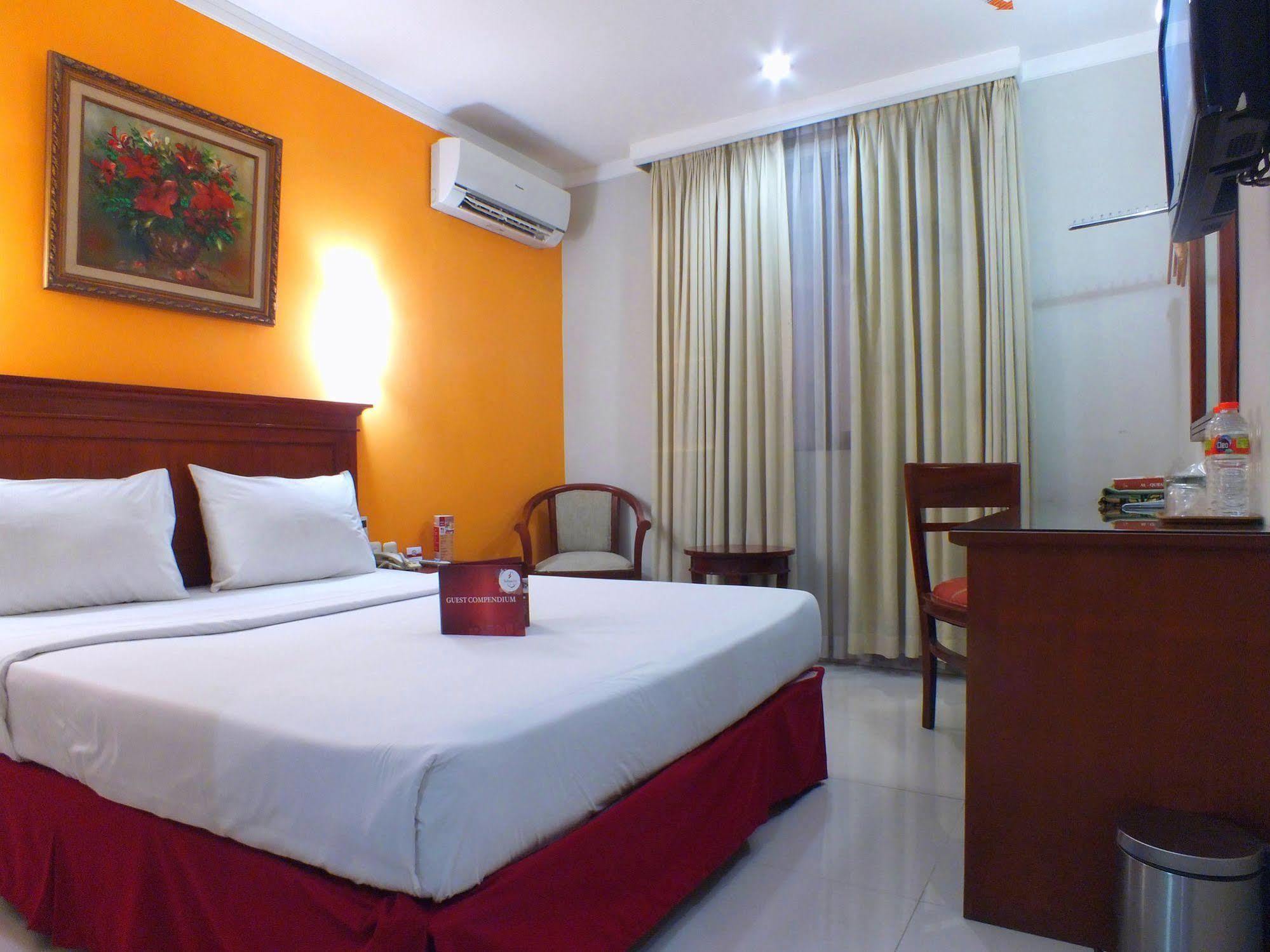 Sofyan Hotel Soepomo Jakarta Exterior foto