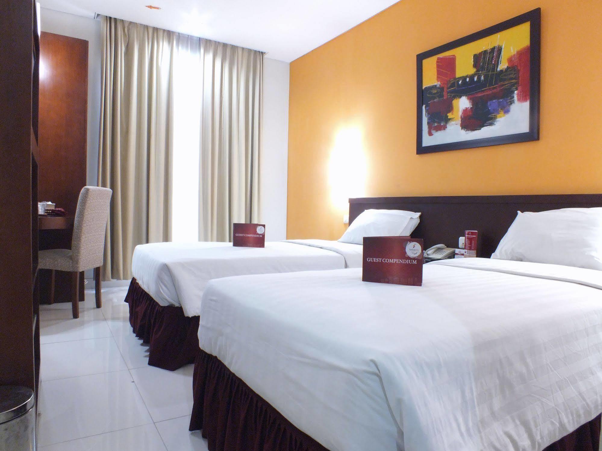 Sofyan Hotel Soepomo Jakarta Exterior foto
