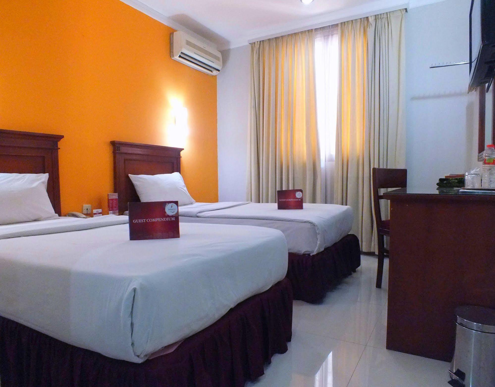 Sofyan Hotel Soepomo Jakarta Exterior foto