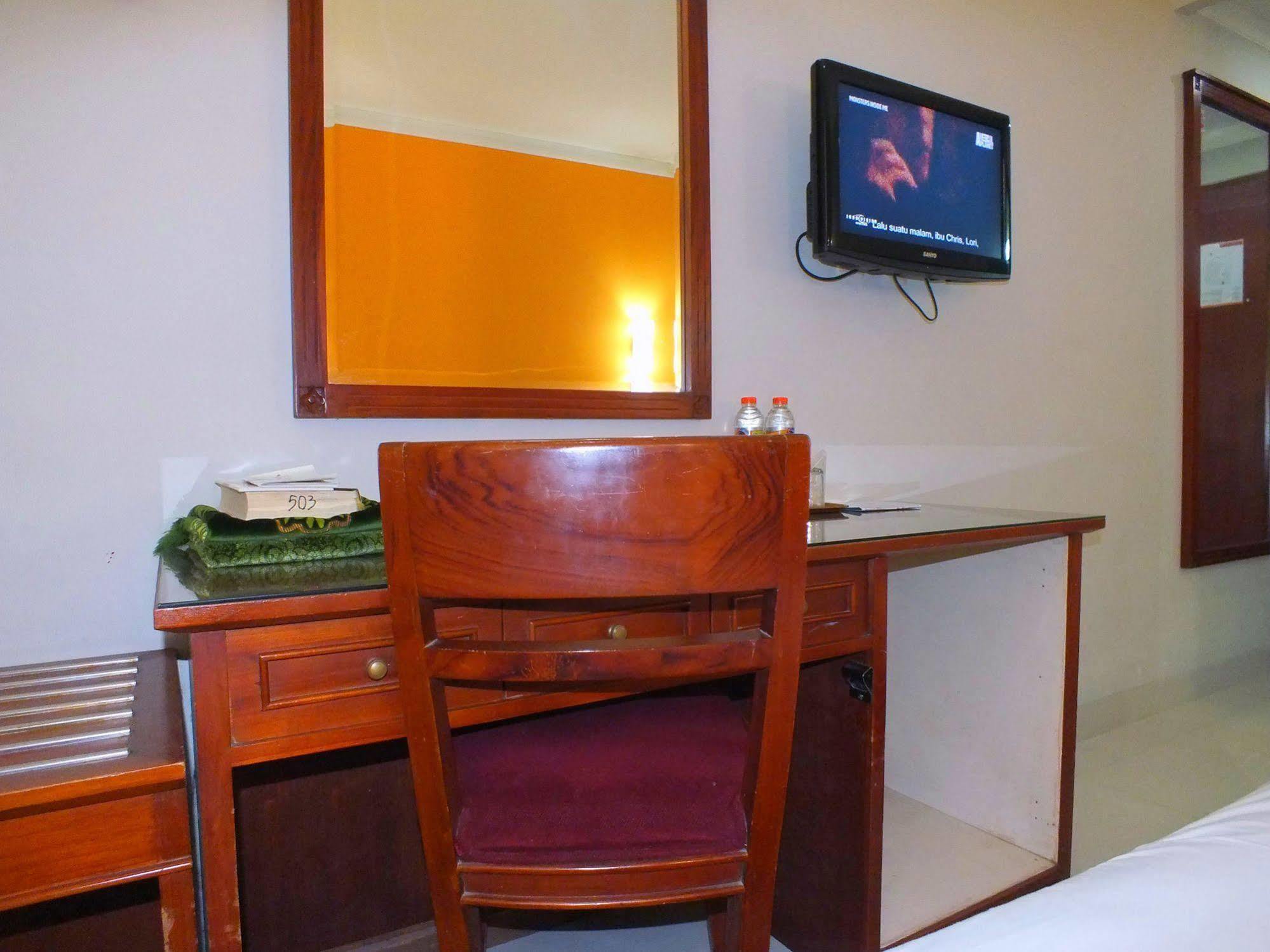Sofyan Hotel Soepomo Jakarta Exterior foto