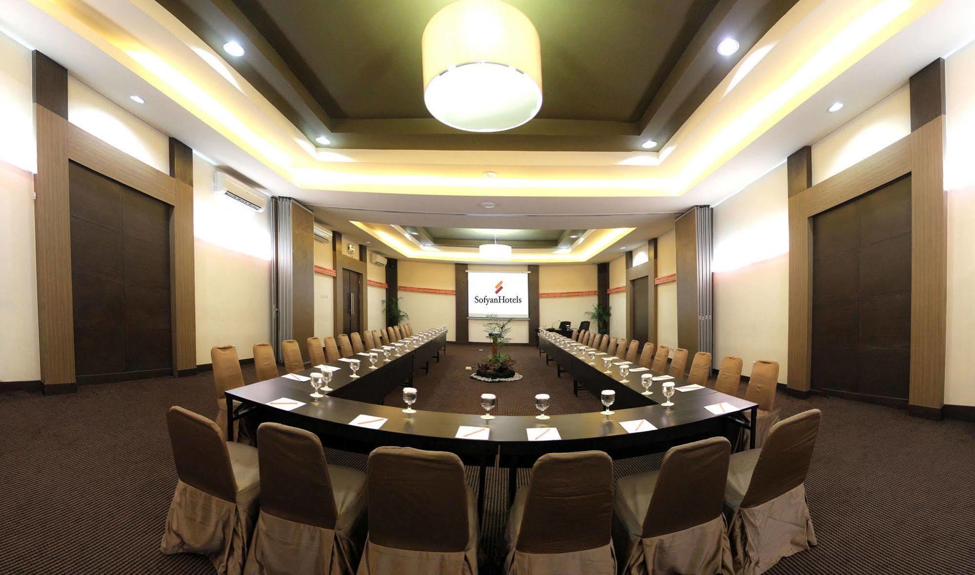 Sofyan Hotel Soepomo Jakarta Exterior foto