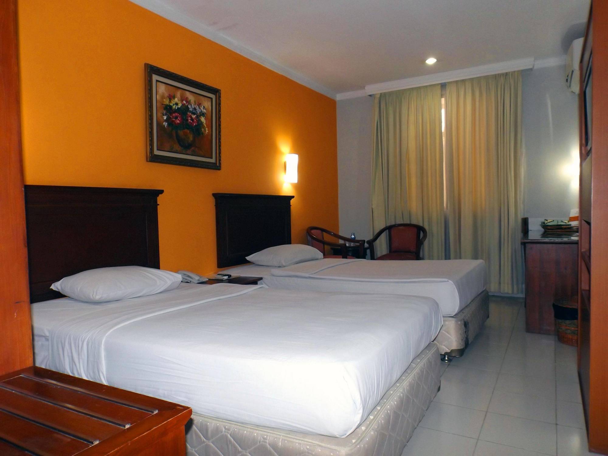 Sofyan Hotel Soepomo Jakarta Exterior foto