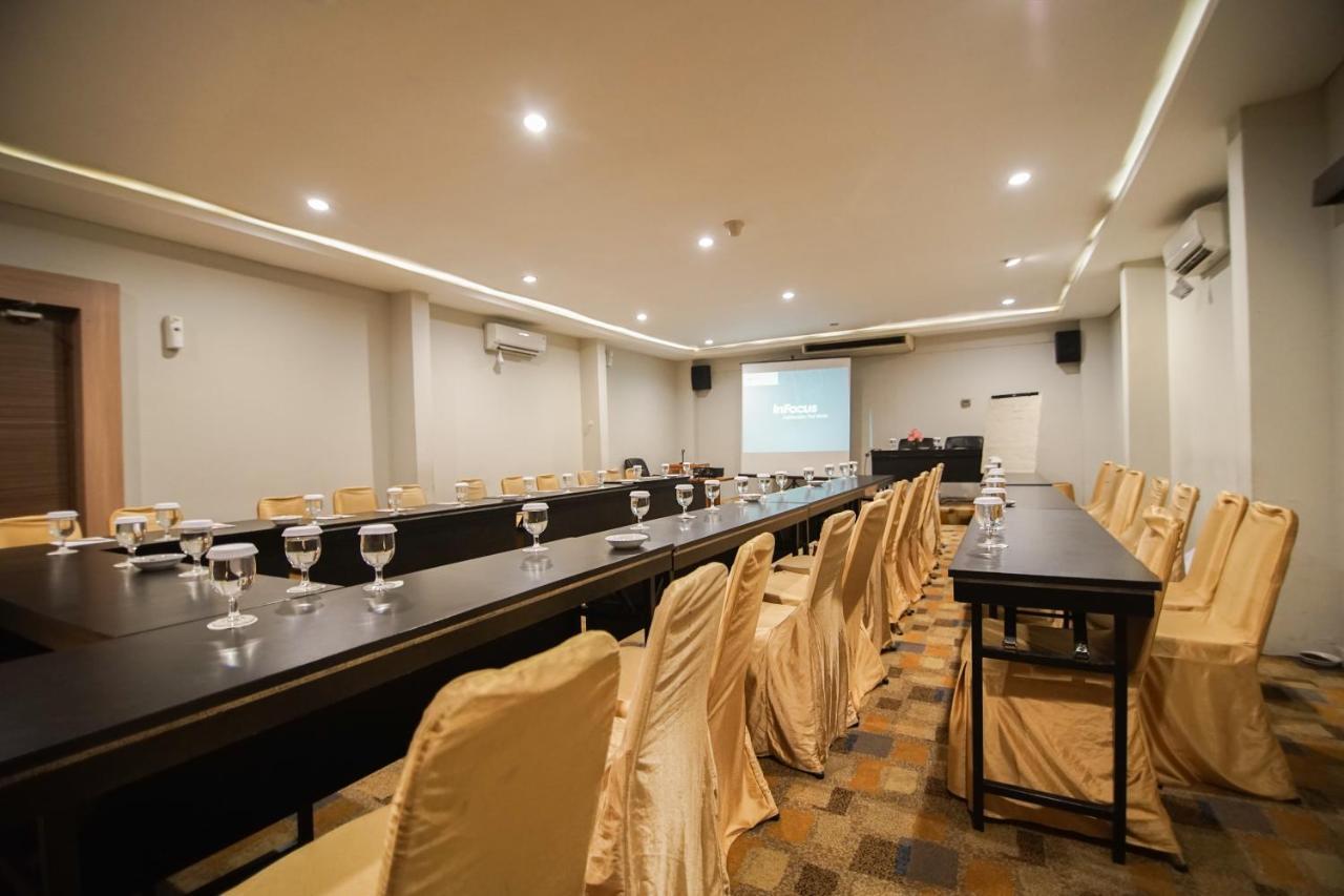 Sofyan Hotel Soepomo Jakarta Exterior foto