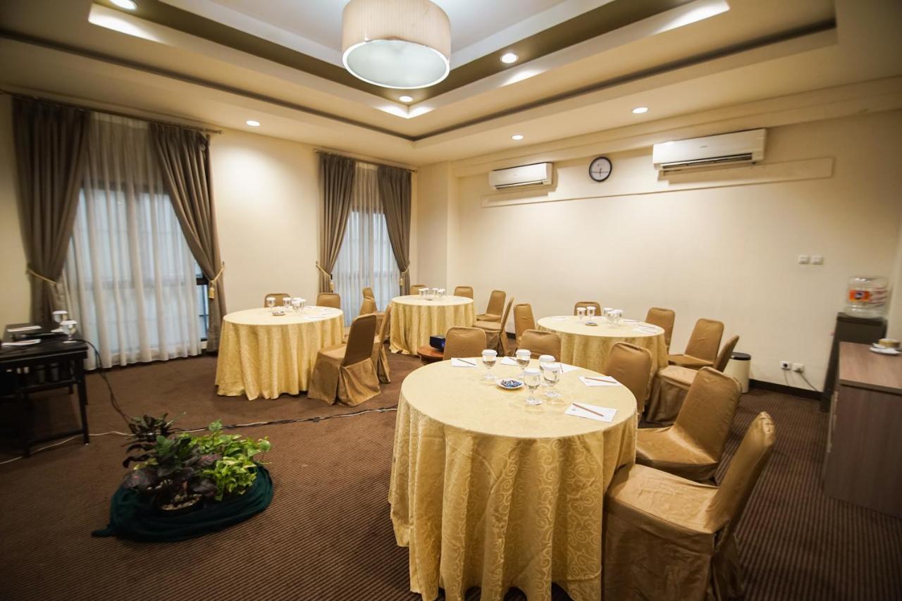 Sofyan Hotel Soepomo Jakarta Exterior foto