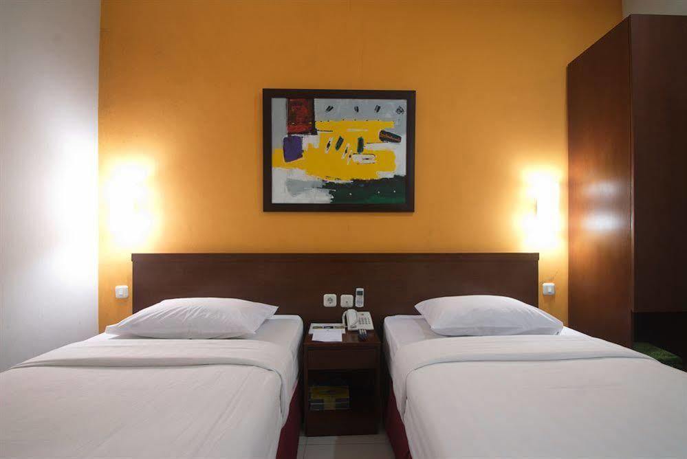 Sofyan Hotel Soepomo Jakarta Exterior foto