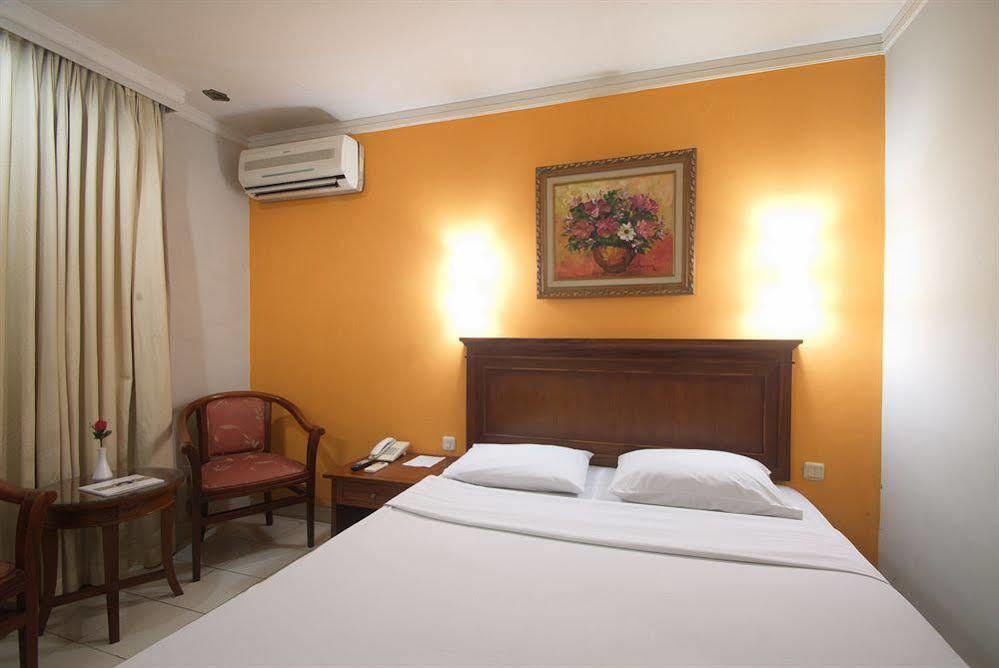 Sofyan Hotel Soepomo Jakarta Exterior foto