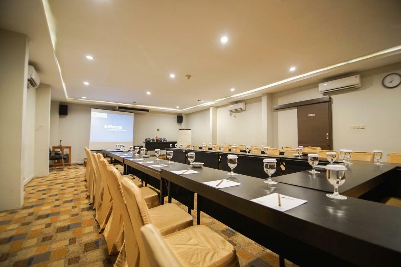 Sofyan Hotel Soepomo Jakarta Exterior foto