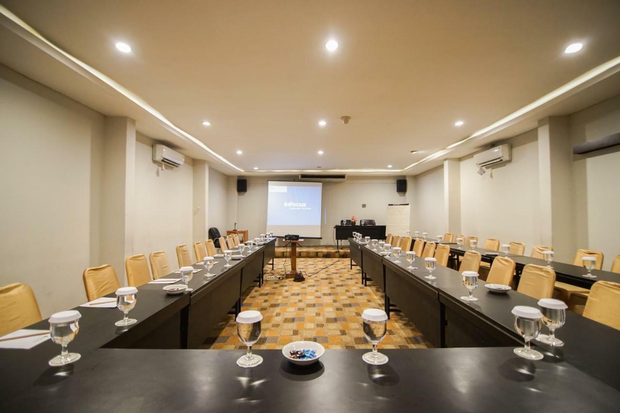 Sofyan Hotel Soepomo Jakarta Exterior foto