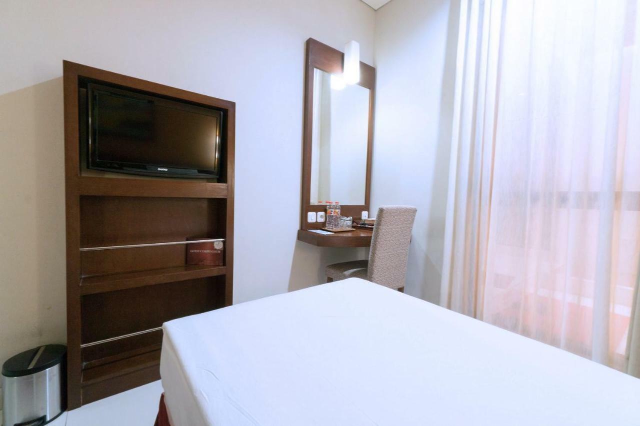 Sofyan Hotel Soepomo Jakarta Exterior foto