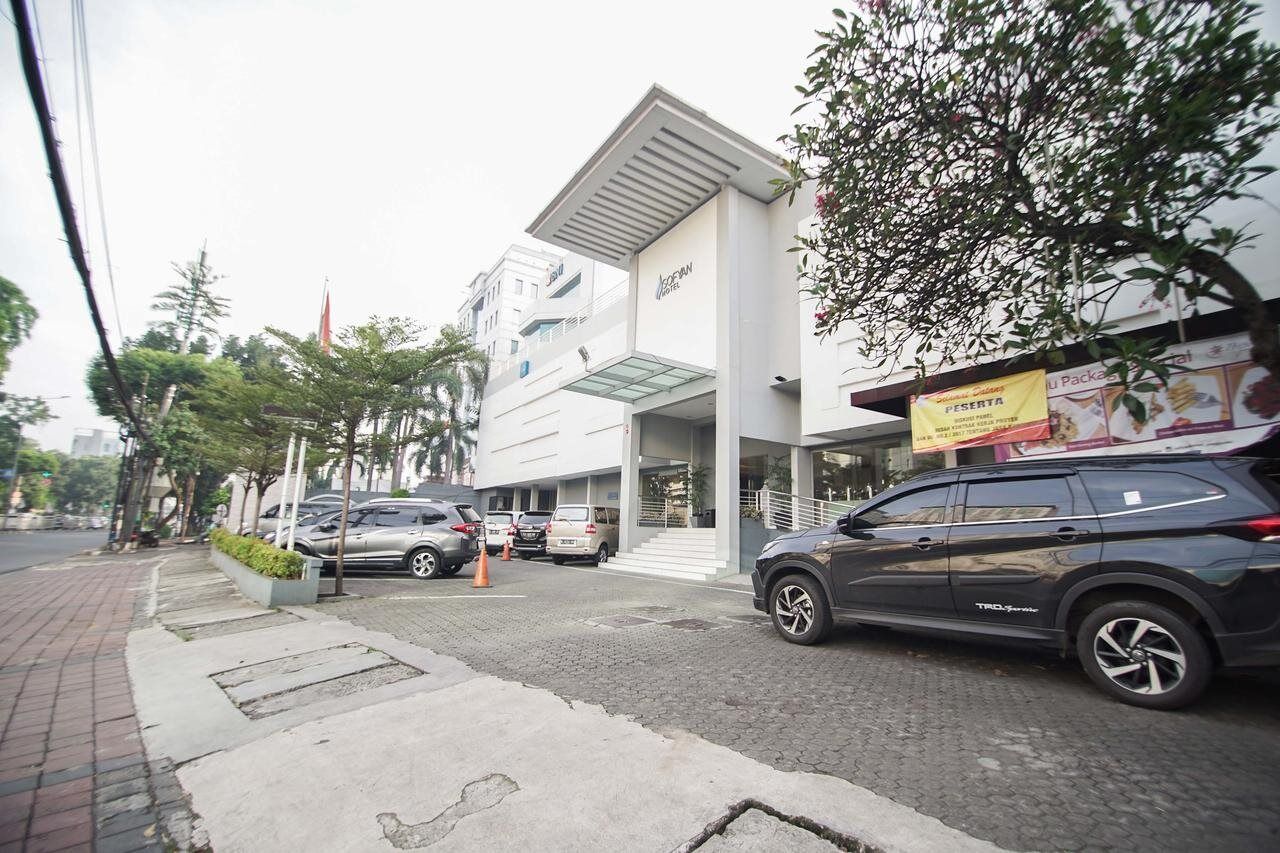 Sofyan Hotel Soepomo Jakarta Exterior foto